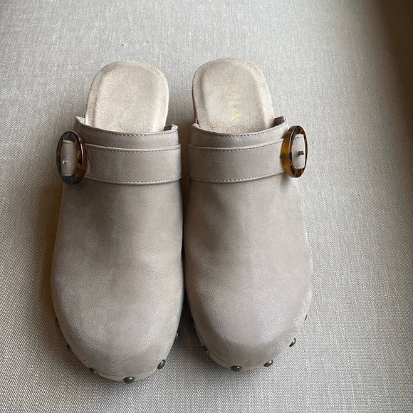 Mia Arturo Low Retro Wood Suede Studded Clogs Size 8 - Picture 8 of 12